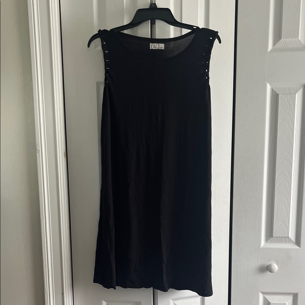Black Sleeveless Dress